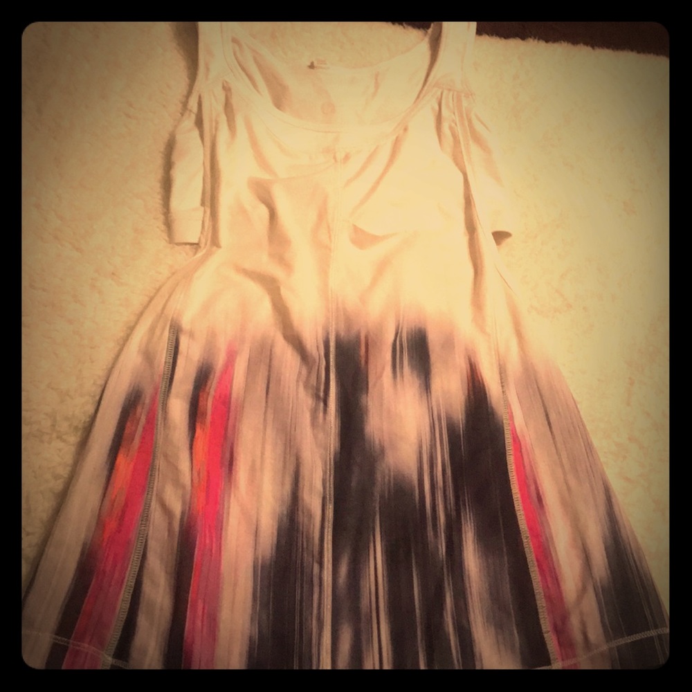 Size 4 lululemon workout top w built in sports bra